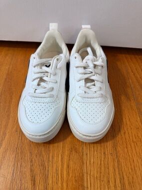 Veja Kids Casual White Low-Top Sneakers with Navy Accent